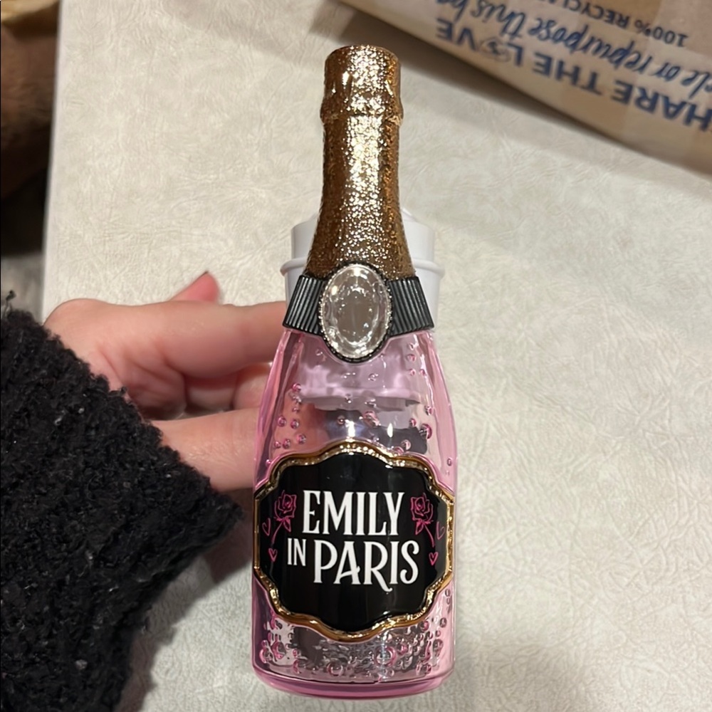 Bath and body works Emily in Paris wall fragrance brand new